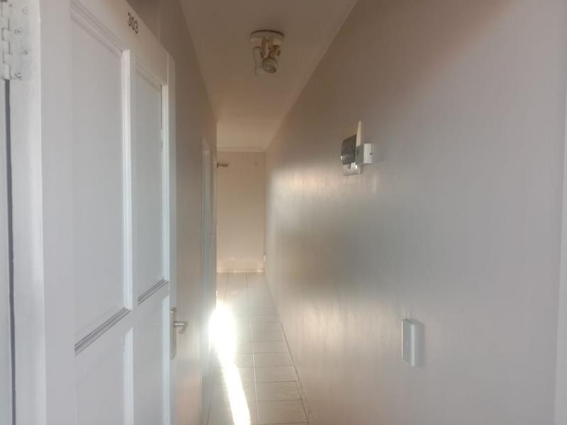 To Let 1 Bedroom Property for Rent in Goodwood Central Western Cape